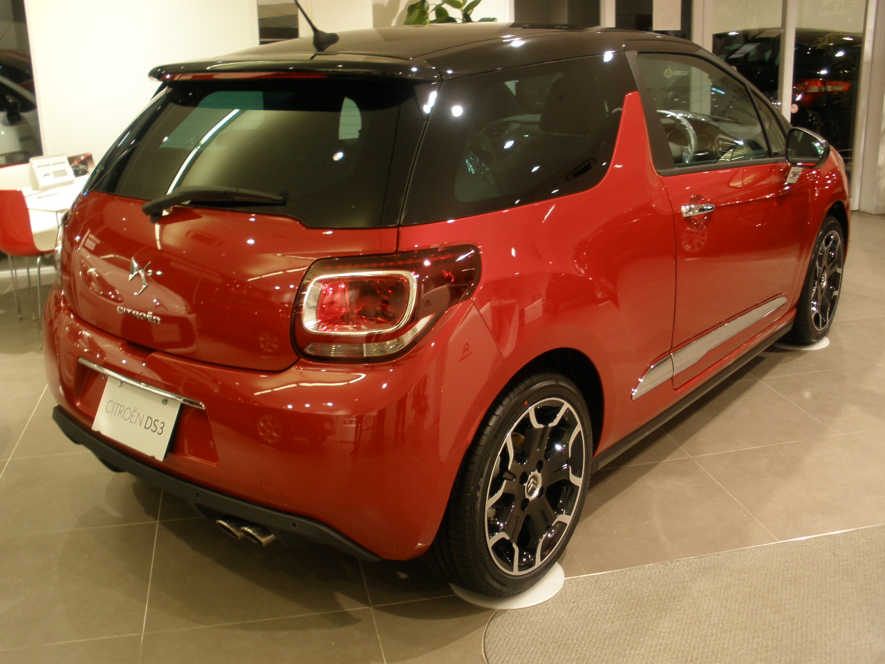 DS3　SPORT CHIC(新色入りましたー！！)