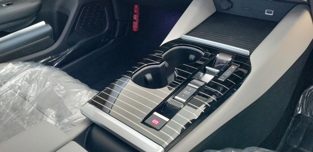 シトロエン「C5 X HYPNOS PLUG-IN HYBRID」ご紹介